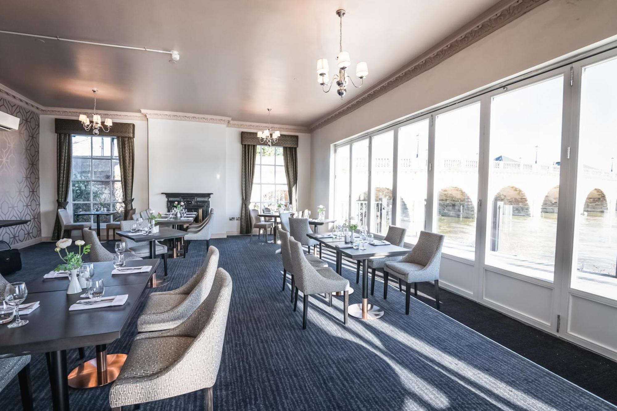Hotel Thames Riviera Hotel, Sure Collection By Western 3*